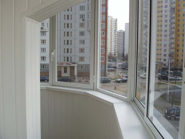 Закругленное радиусное остекление полукруглого балкона и лоджии Пушкино