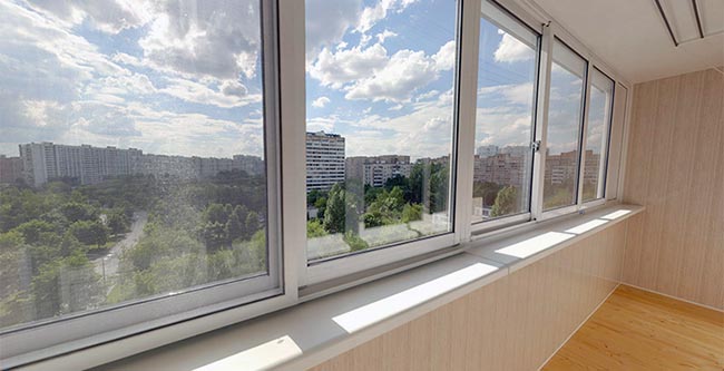 Чем застеклить балкон: ПВХ или алюминием Пушкино