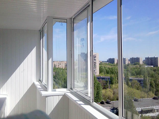 Нестандартное остекление балконов косой формы и проблемных балконов Пушкино